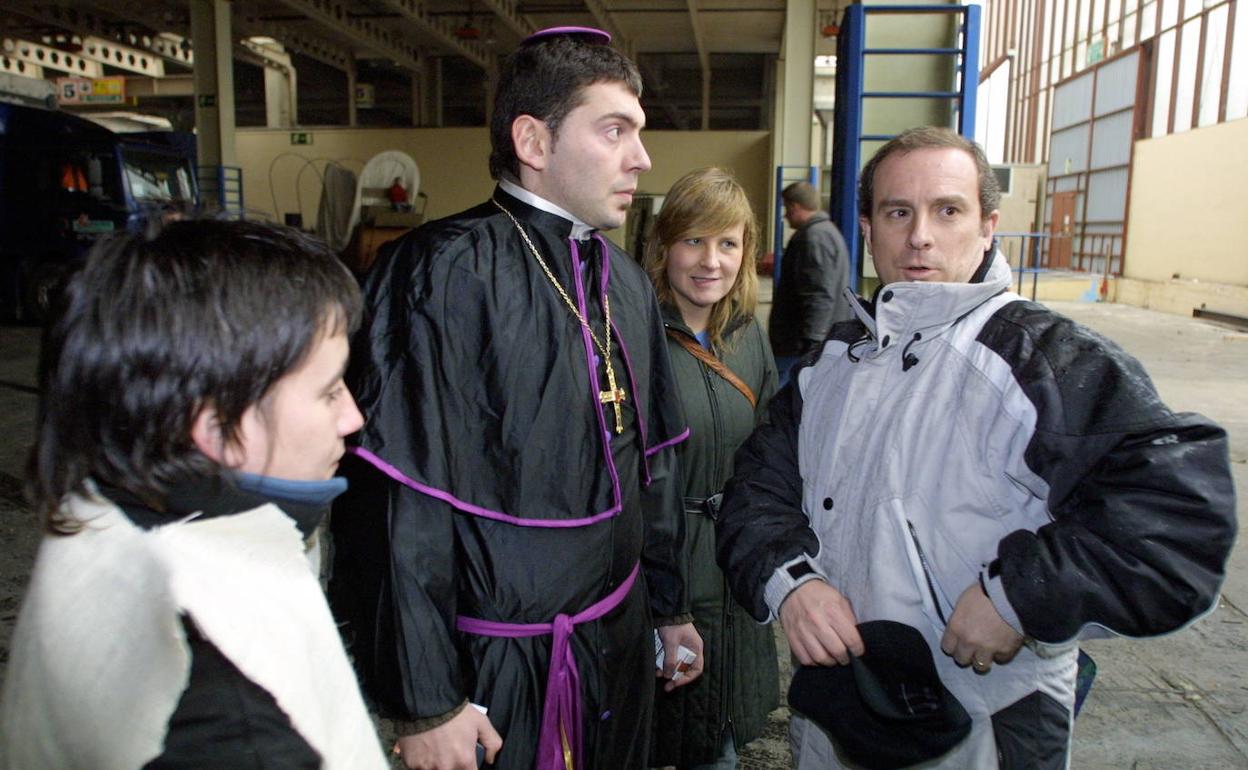 Jon Sánchez, durante la suspensión del desfile de Carnaval de 2004.