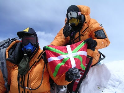 Juan Ramón Madariaga y Jordi Estanyol realizaron en 2008 la ruta Collado Sur-Arista Sueste. Llegaron a la cima el 21 de mayo.