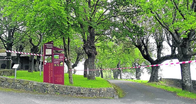 San Juan de Momoitio, ya precintado, en las faldas del monte Oiz.