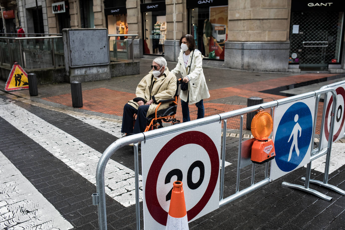 Fotos: La lluvia protagoniza los paseos de este domingo en Bilbao