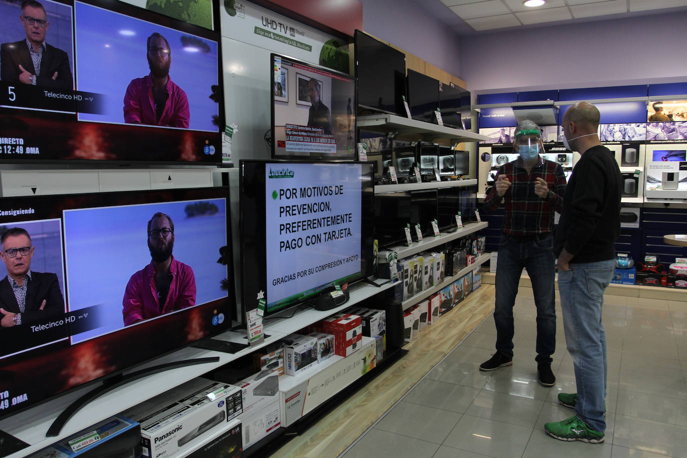 Los comercios recibieron clientes sin cita previa en Bilbao