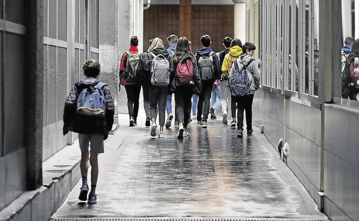 Educación proporcionará mascarillas, pantallas protectoras y termómetros a los centros para la vuelta a las aulas el lunes