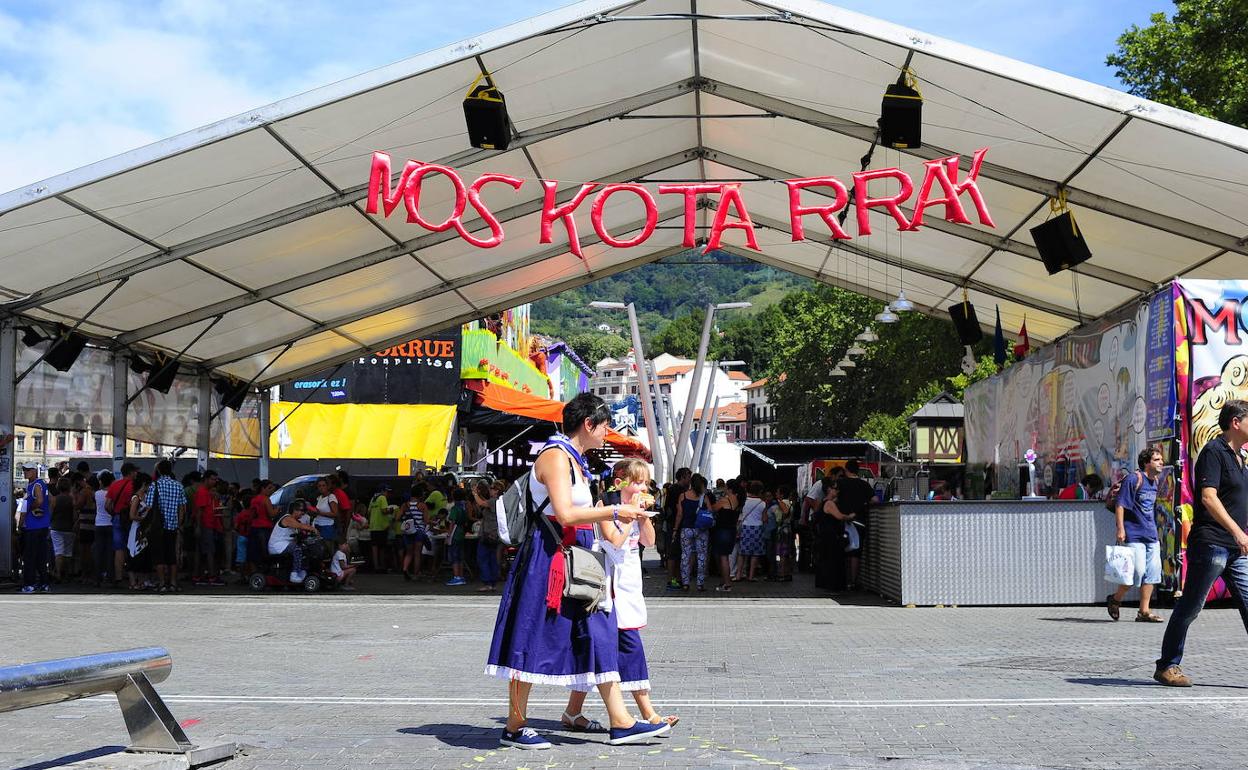 Bilboko Konpartsak: «Barajamos varias propuestas para dar una alegría a Bilbao»