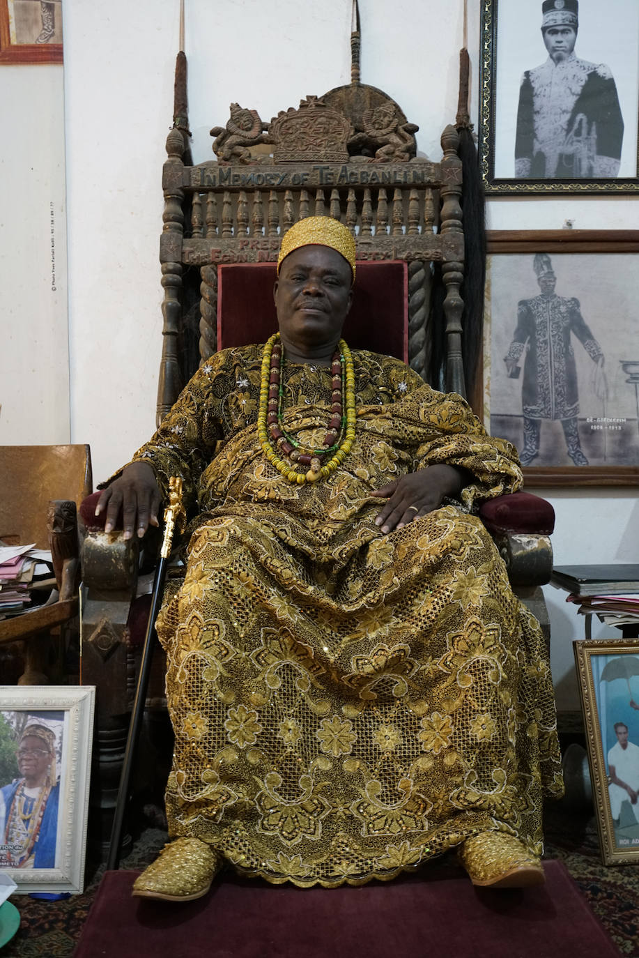 El rey Tofa IX, en su trono de Porto Novo. Su padre era un esclavista y hace años hizo una tournée por Estados Unidos para pedir perdón.