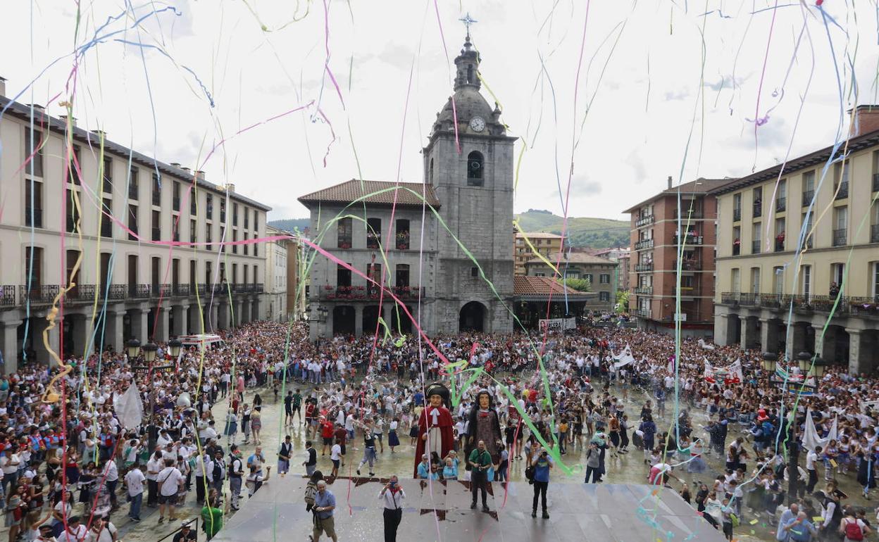 La imagen del Chupinazo del año pasado, no se podrá ver en este año en Llodio.. 
