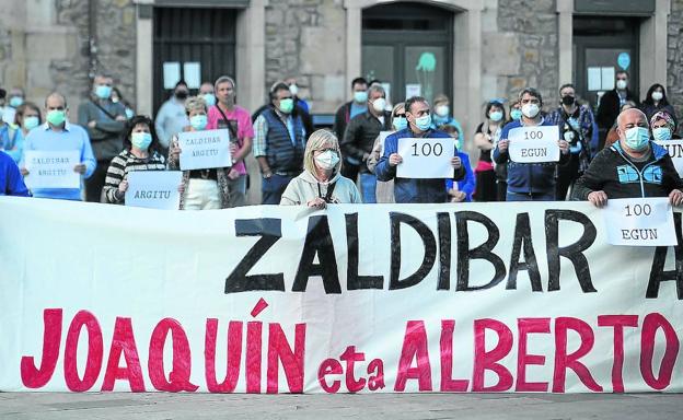 La protesta reunió a unas 200 personas en Zalla, el pueblo donde había nacido Joaquín Beltrán.