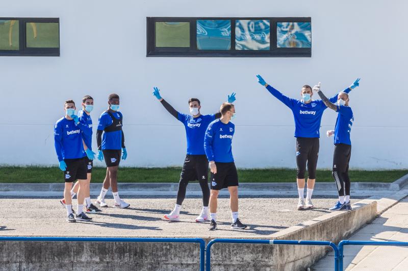 Fotos: El Alavés ya entrena en grupos