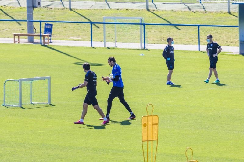 Fotos: El Alavés ya entrena en grupos