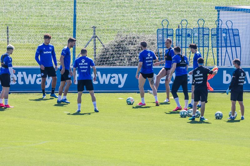 Fotos: El Alavés ya entrena en grupos