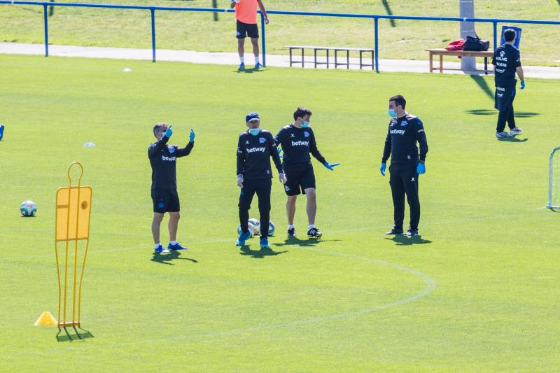 Fotos: El Alavés ya entrena en grupos