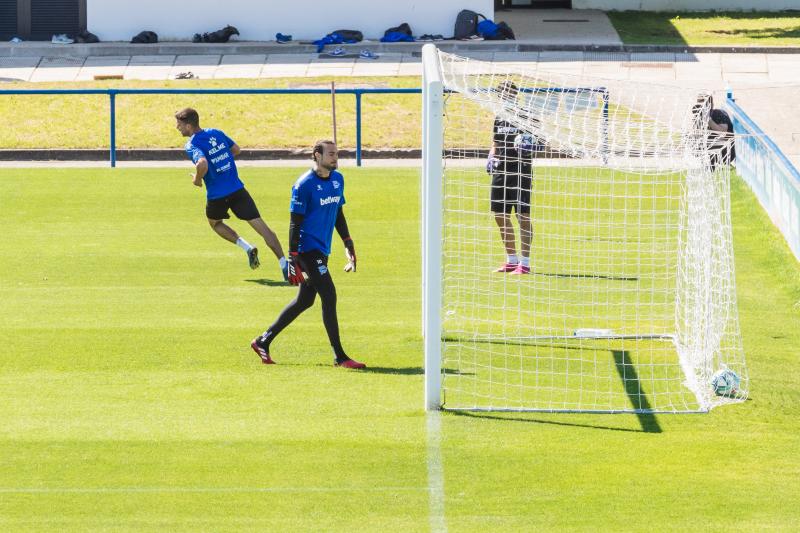 Fotos: El Alavés ya entrena en grupos