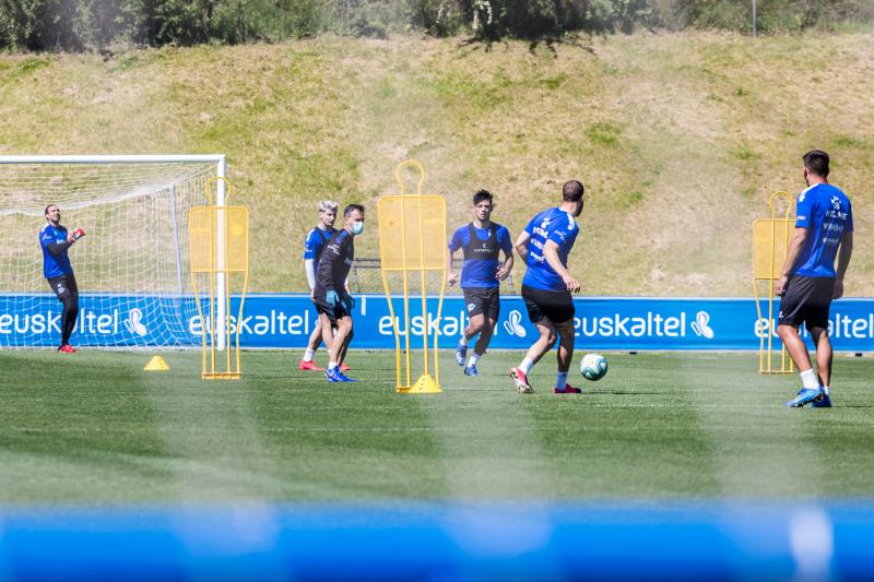 Fotos: El Alavés ya entrena en grupos