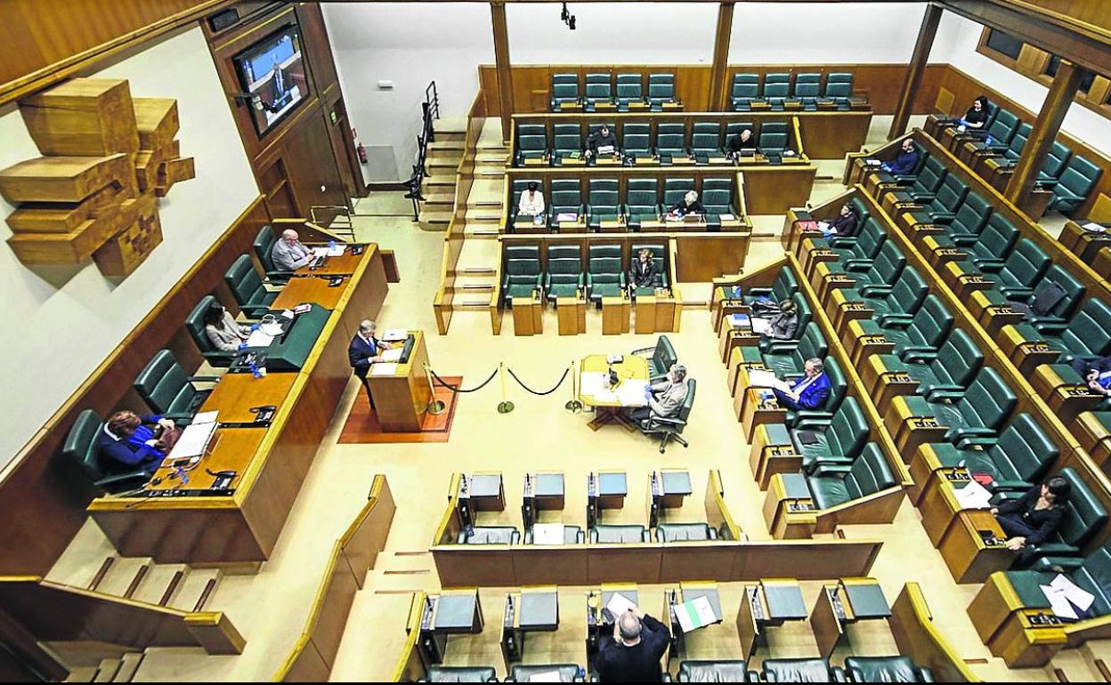 El Parlamento quedó disuelto el 10 de febrero tras el primer anuncio del lehendakari. 