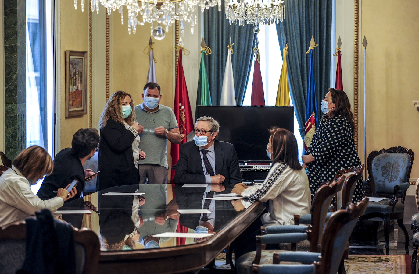 Reunión de la mesa, previa al pleno. 