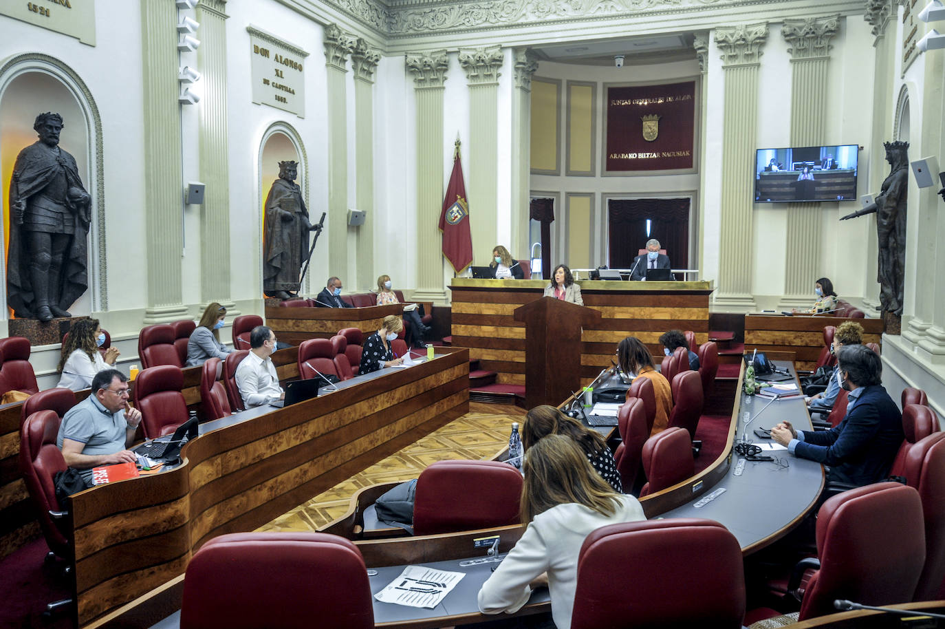 La sesión ha contado con sólo una parte de los junteros para mantener las distancias de seguridad. 