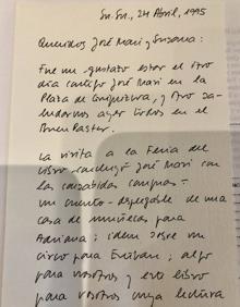 Imagen secundaria 2 - Algunos de los libros de la biblioteca de José María Calleja a la venta en la librería Re-Read de Madrid, que contienen dedicatorias y cartas.