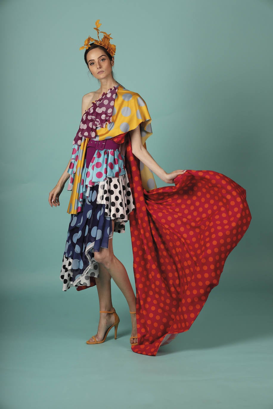 Fotos: Esto es lo que pasa cuando se sustituyen los maniquíes por la puesta en escena improvisada de tres diseñadores vizcaínos