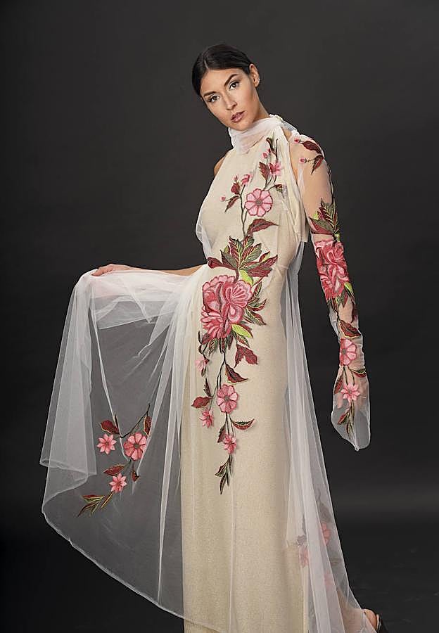 Zuriñe con un vestido de Alberto.