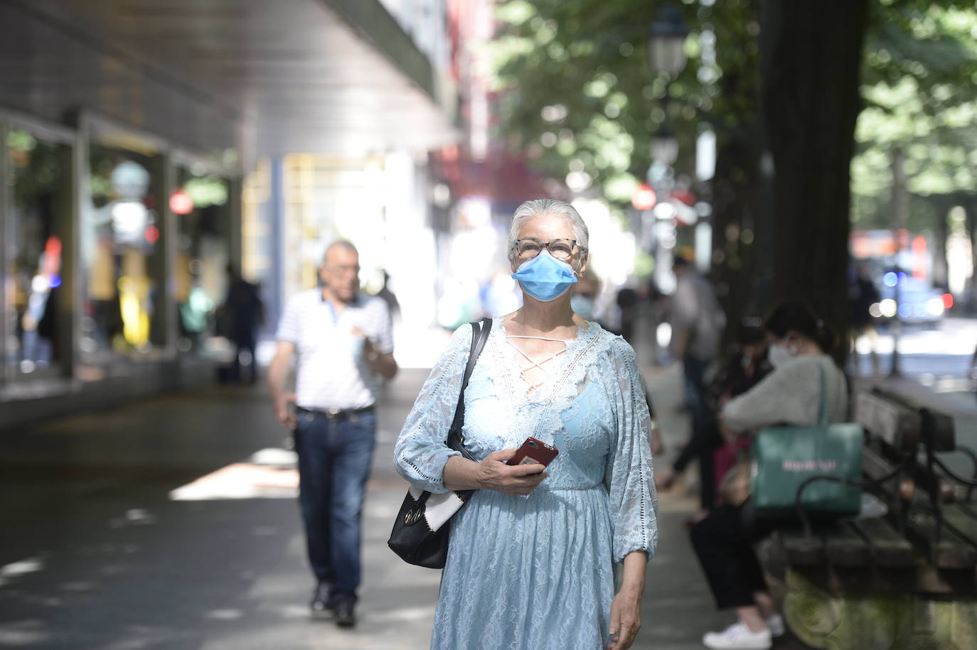 Ambiente en Bilbao el día que abren los centros comerciales. / Yvonne Iturgaiz.