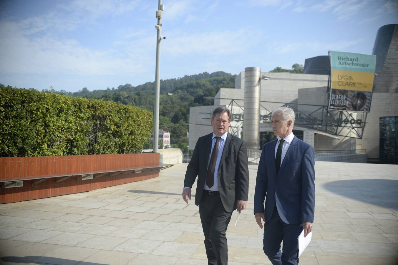 El director general del Guggenheim, Juan Ignacio Vidarte junto con el consejero de Cultura Bingen Zupiria.