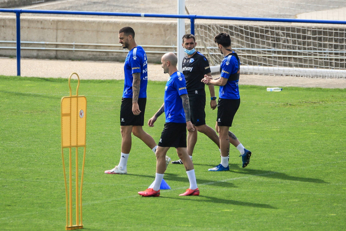 Fotos: El Alavés ya entrena con toda la plantilla junta