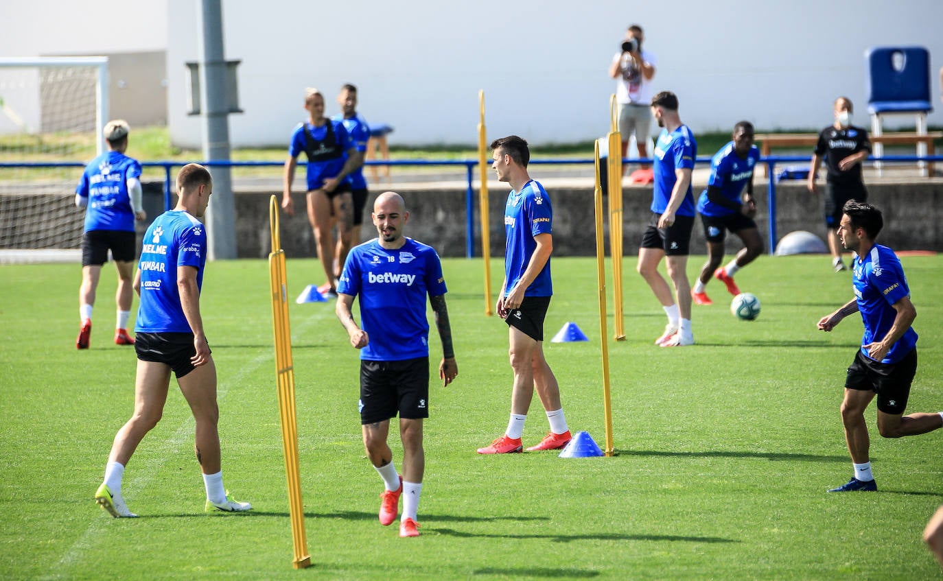 Fotos: El Alavés ya entrena con toda la plantilla junta