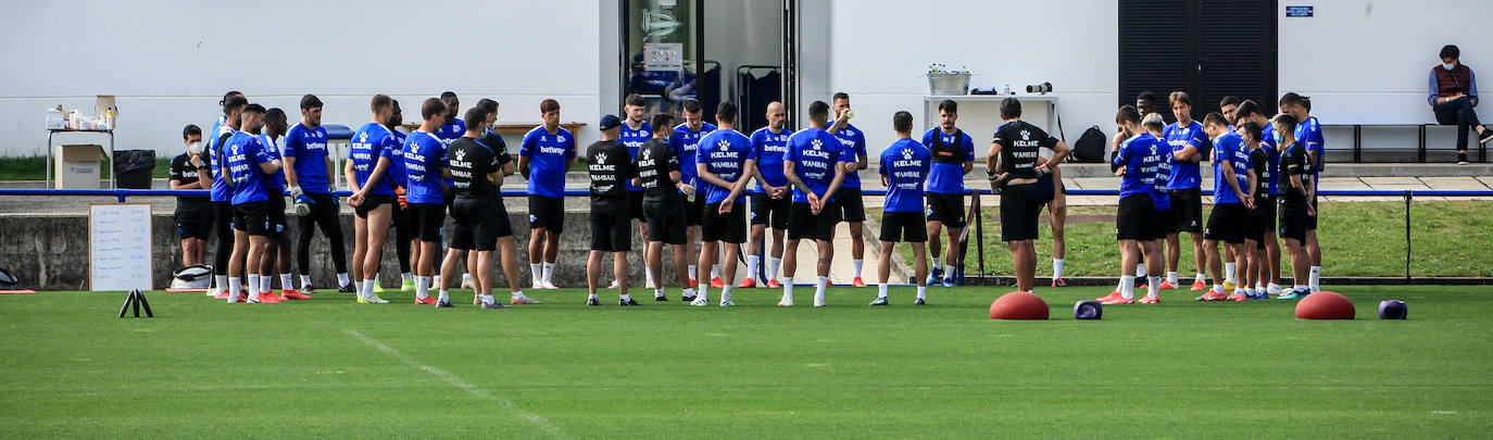 Fotos: El Alavés ya entrena con toda la plantilla junta