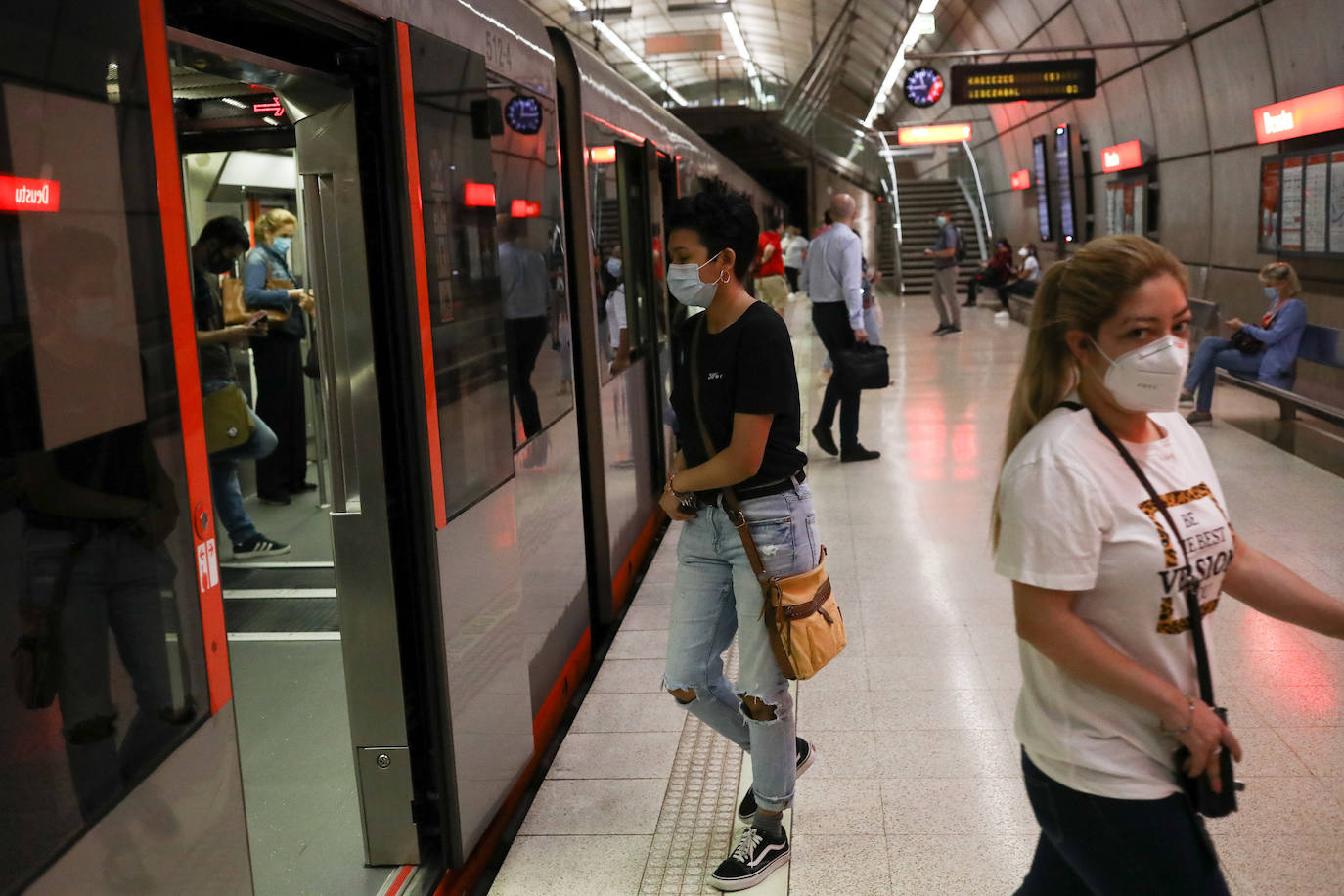 El Metro recuperó las frecuencias anteriores al decreto del estado de alarma.