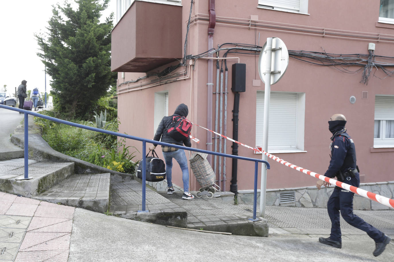 Fotos: La ocupación de un piso vuelve a desatar la tensión en Repélega