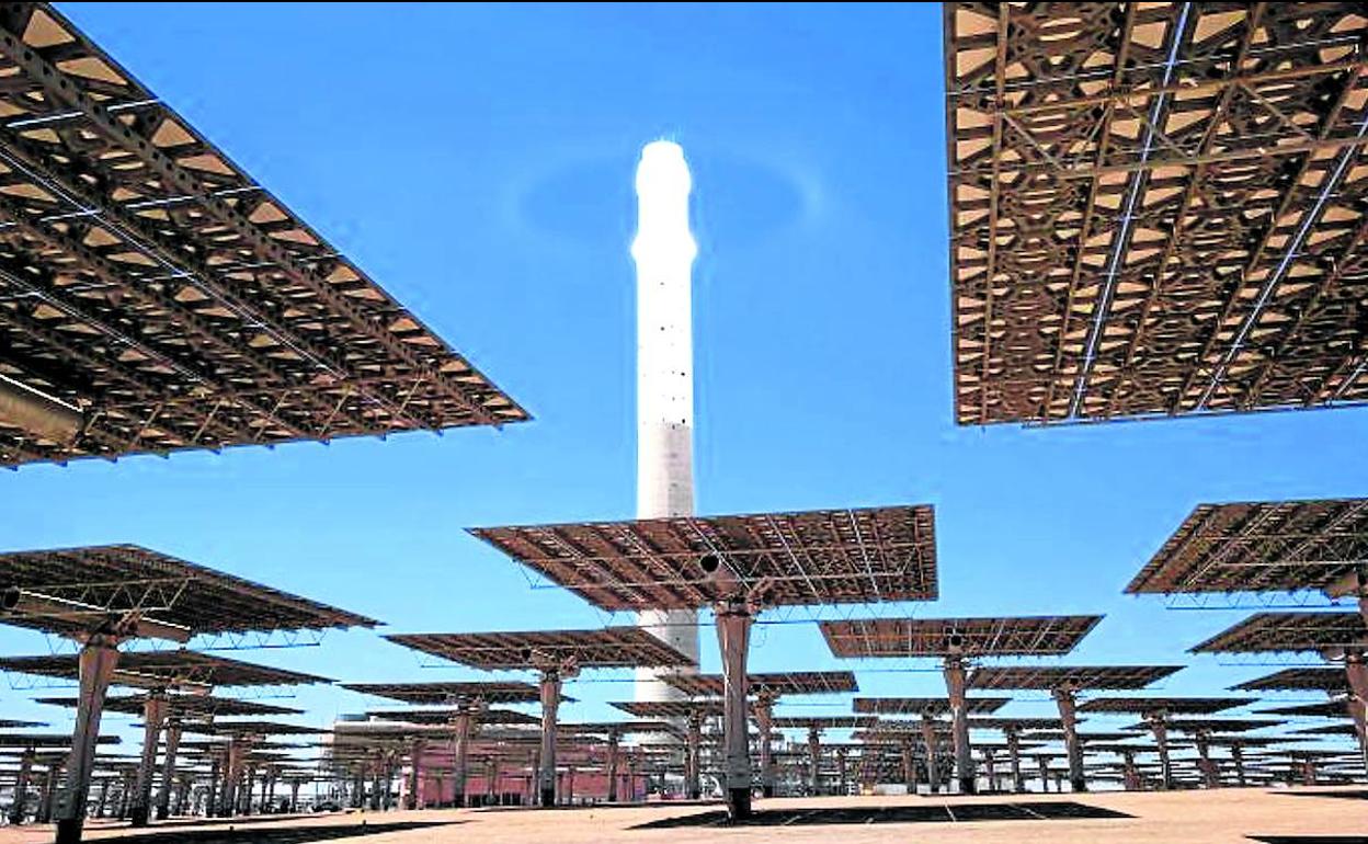 La planta termosolar de torre central Noor Ouarzazate III, en Marruecos. 