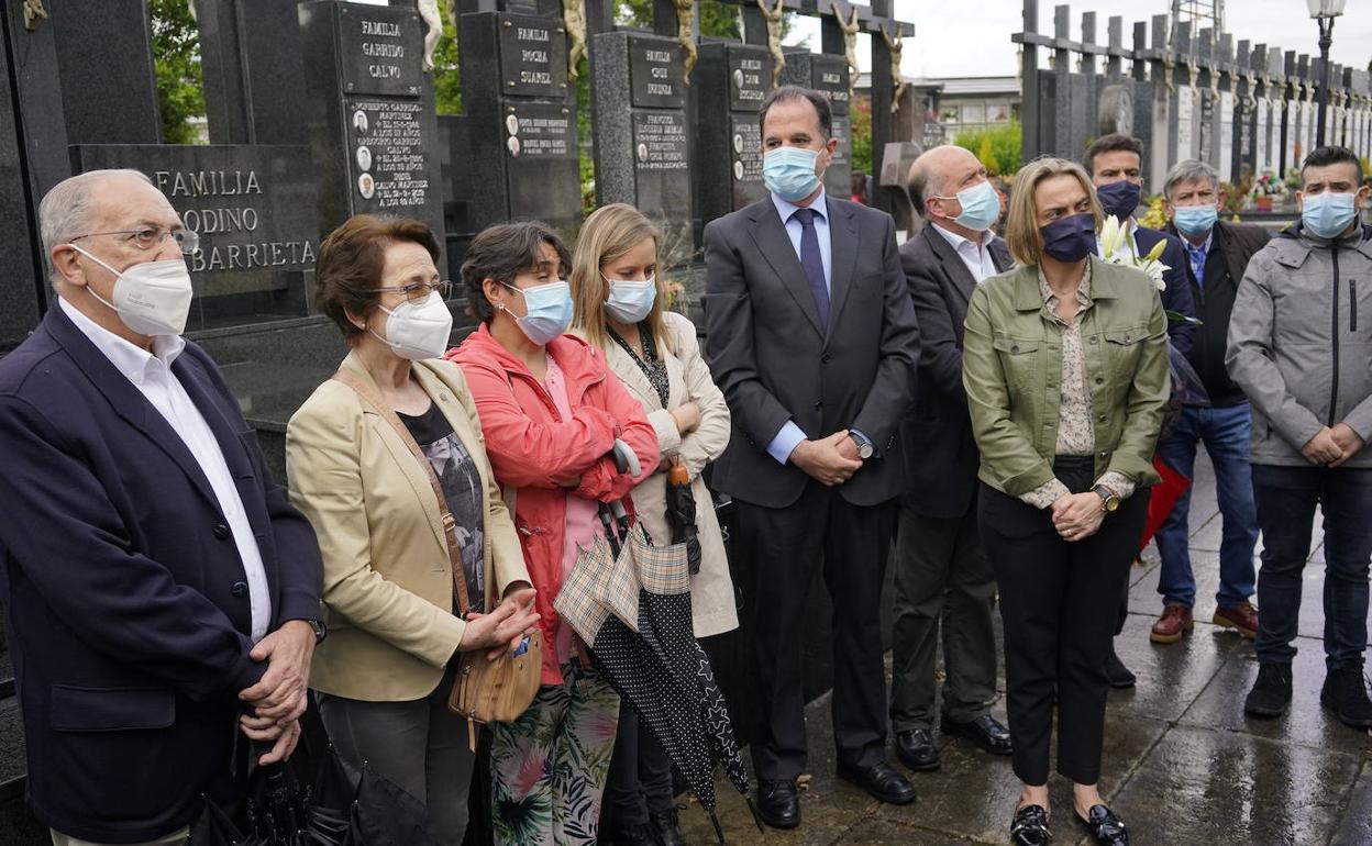 El PP homenajea a Pedrosa y acusa al PNV y al PSE de «blanquear» a Bildu