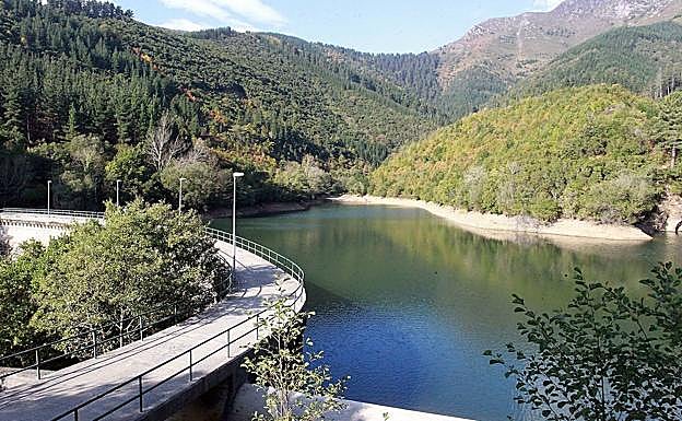 Presa del embalse. 