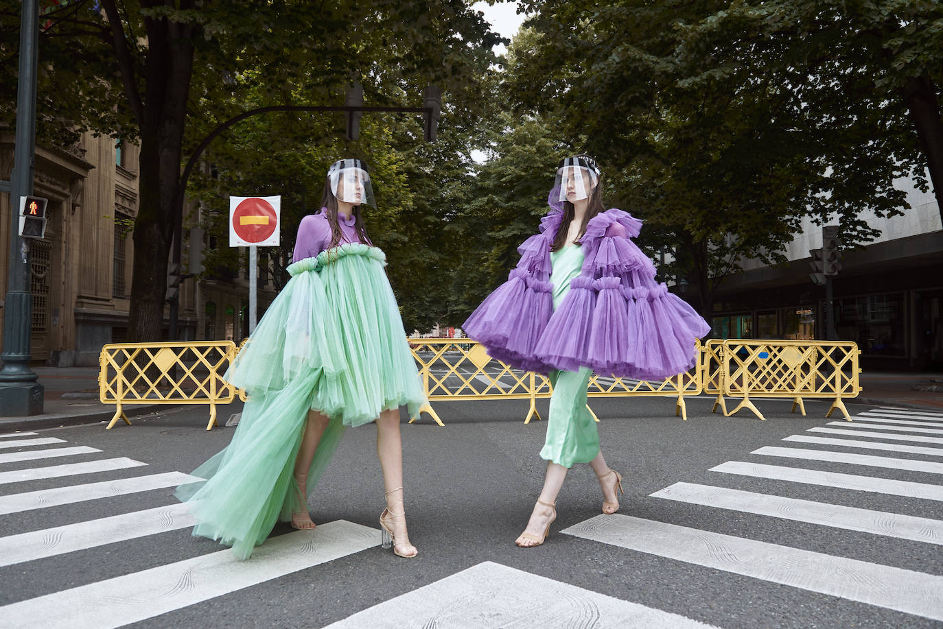 Fotos: Pasarela en un Bilbao desierto: así se interpreta el silencio que vivió la villa a través de la moda