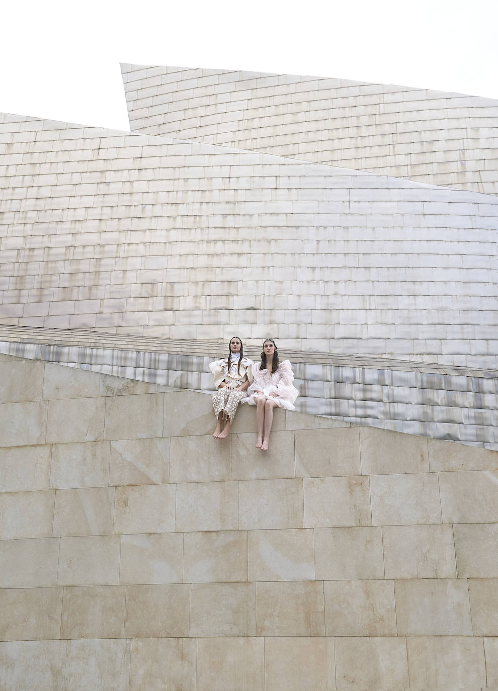 Fotos: Pasarela en un Bilbao desierto: así se interpreta el silencio que vivió la villa a través de la moda