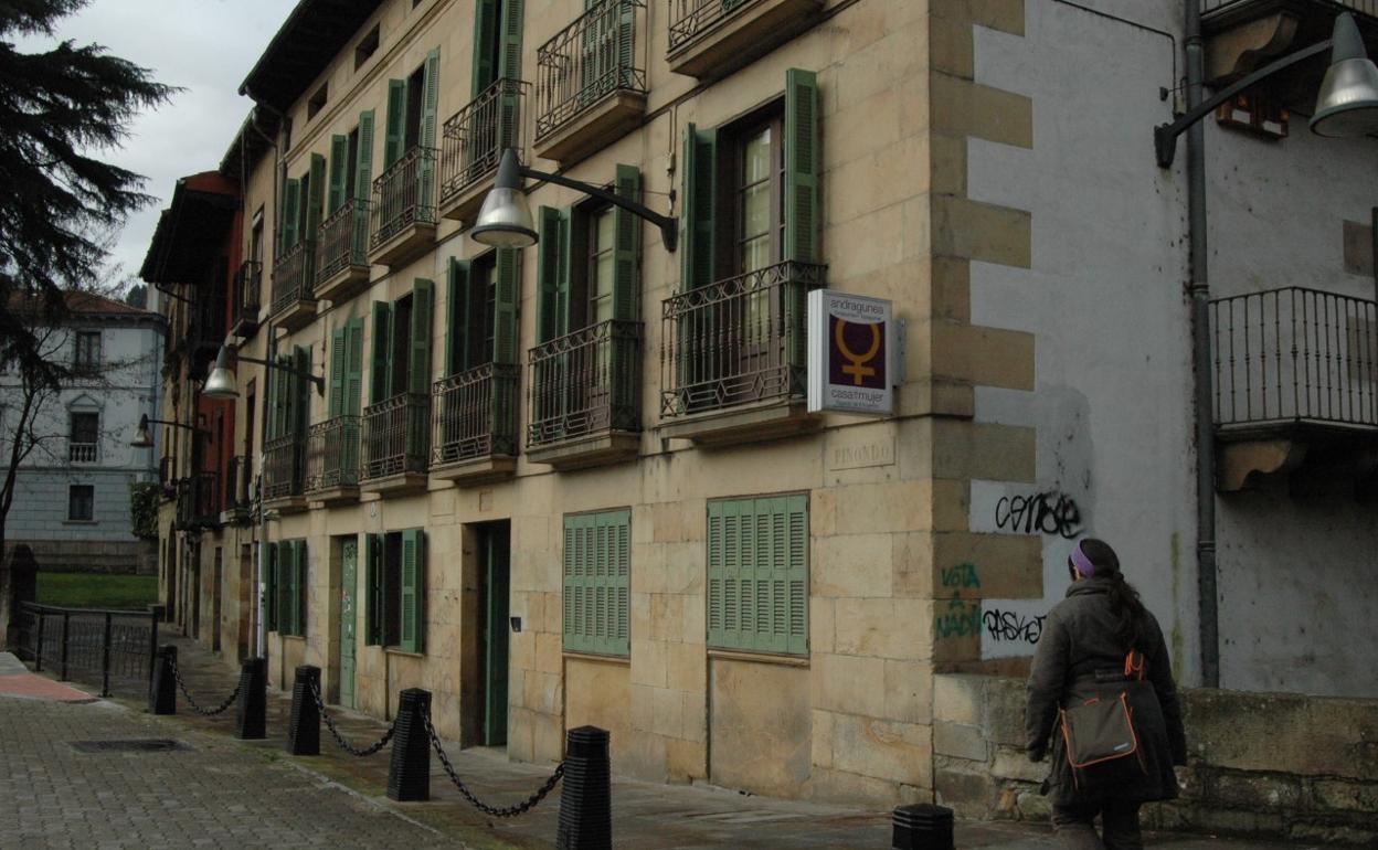 «De la noche a la mañana nos hemos quedado en la calle»