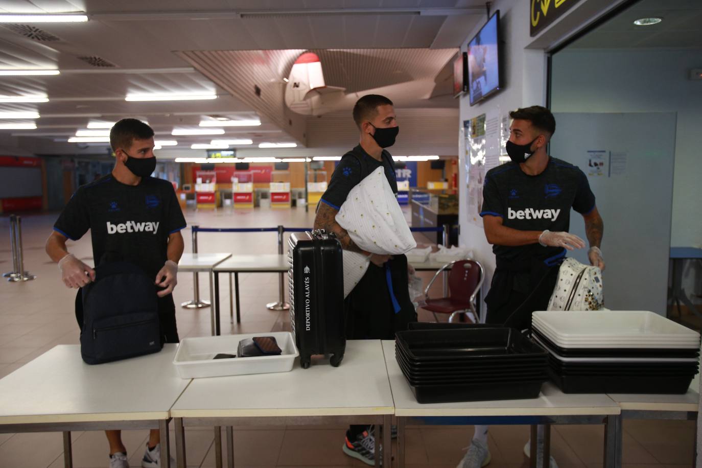 Pons, Joselu y Camarasa embarcan en Foronda rumbo a Vigo. 