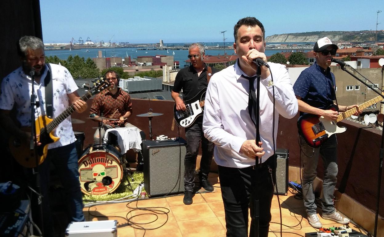 El quinteto daltónico en la segunda, la spanglish 'Parking'.