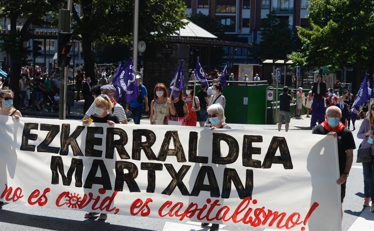 Más de 300 personas marchan desde Sestao para denunciar el desempleo y la precariedad de la Margen Izquierda