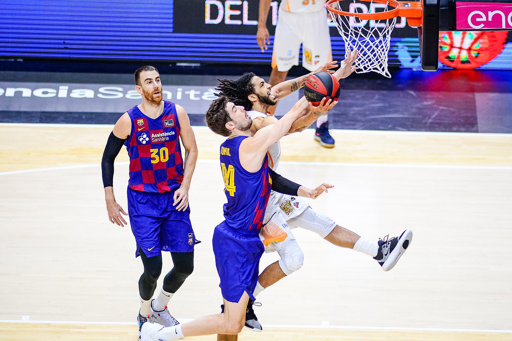 Fotos: Las mejores imágenes del Barcelona-Baskonia