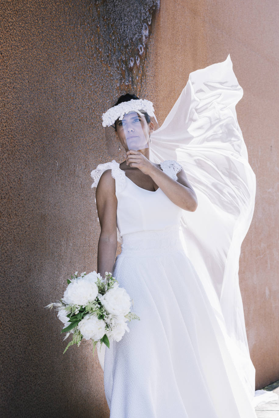 Fotos: Una boda religiosa en Euskadi, sin abrazos y con pantallas protectoras