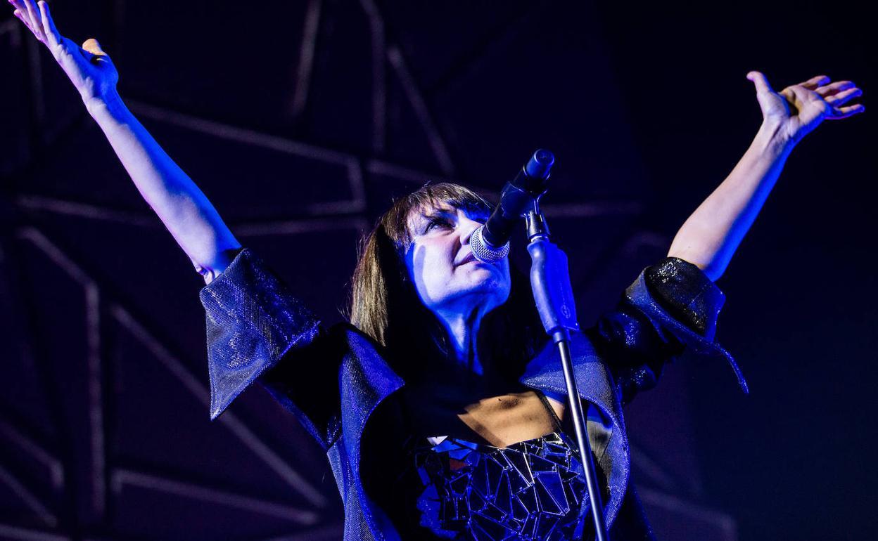 Amaral durante su concierto en el BEC.