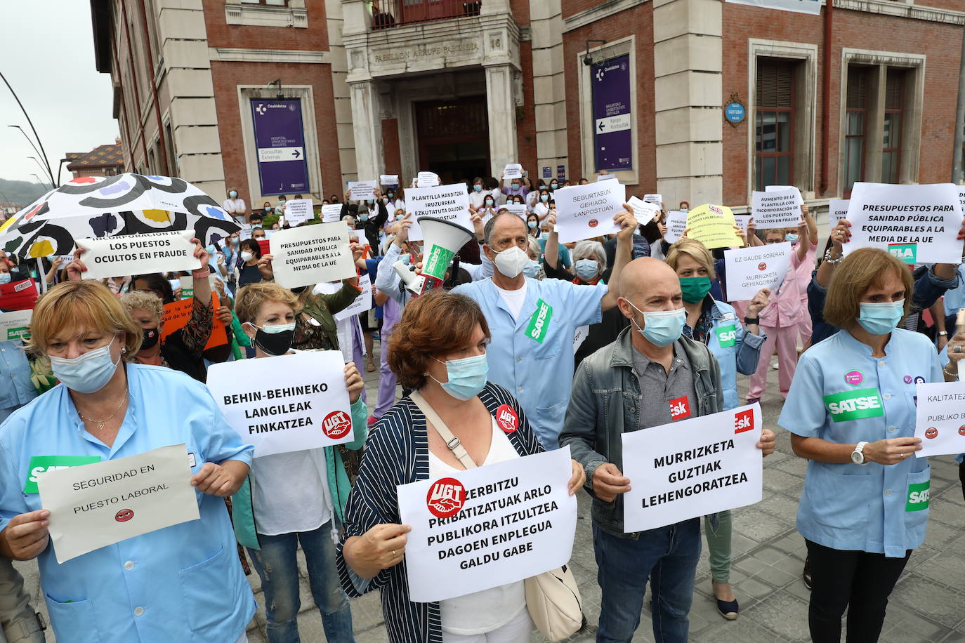 Fotos: Concentración de sanitarios en Basurto