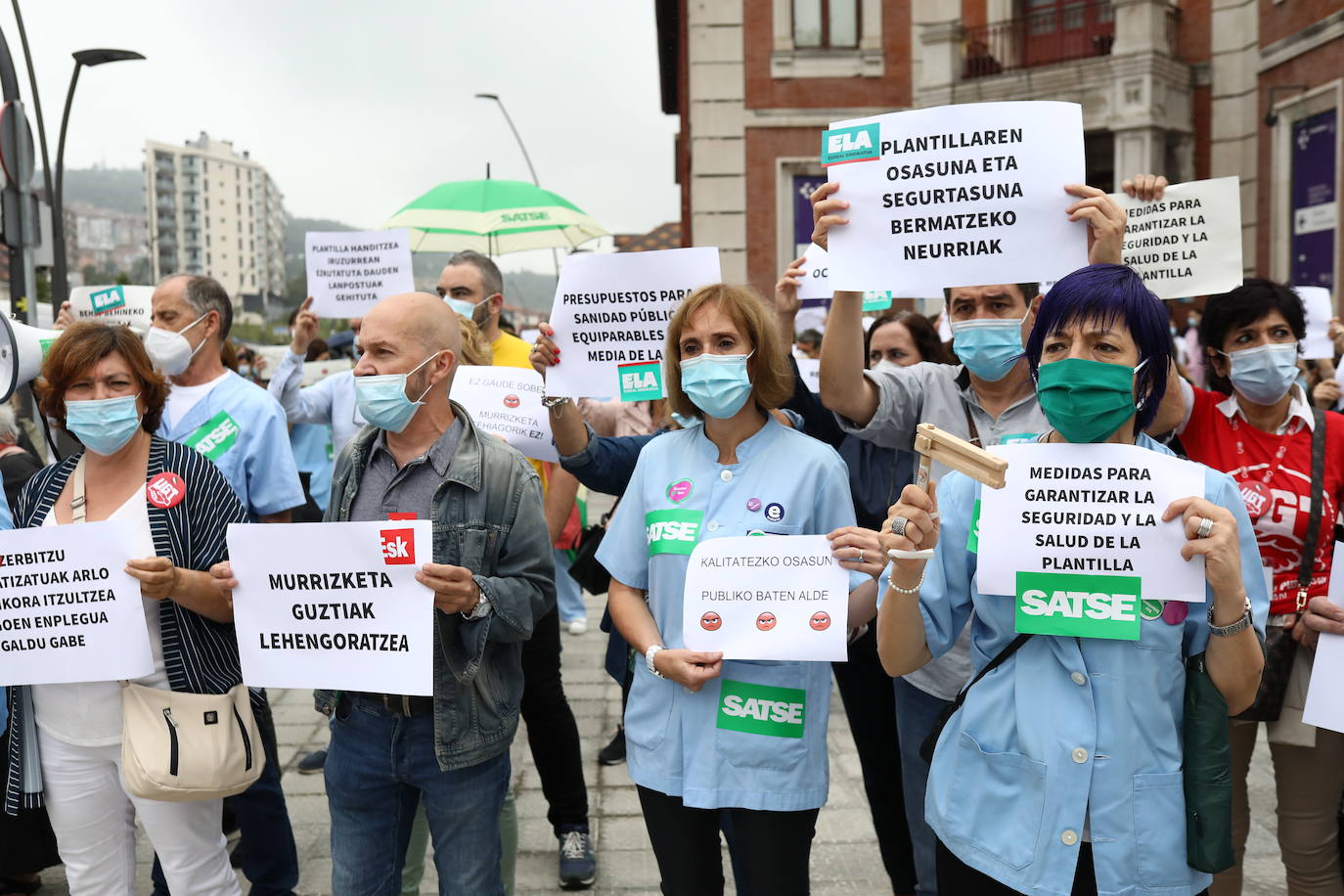 Fotos: Concentración de sanitarios en Basurto