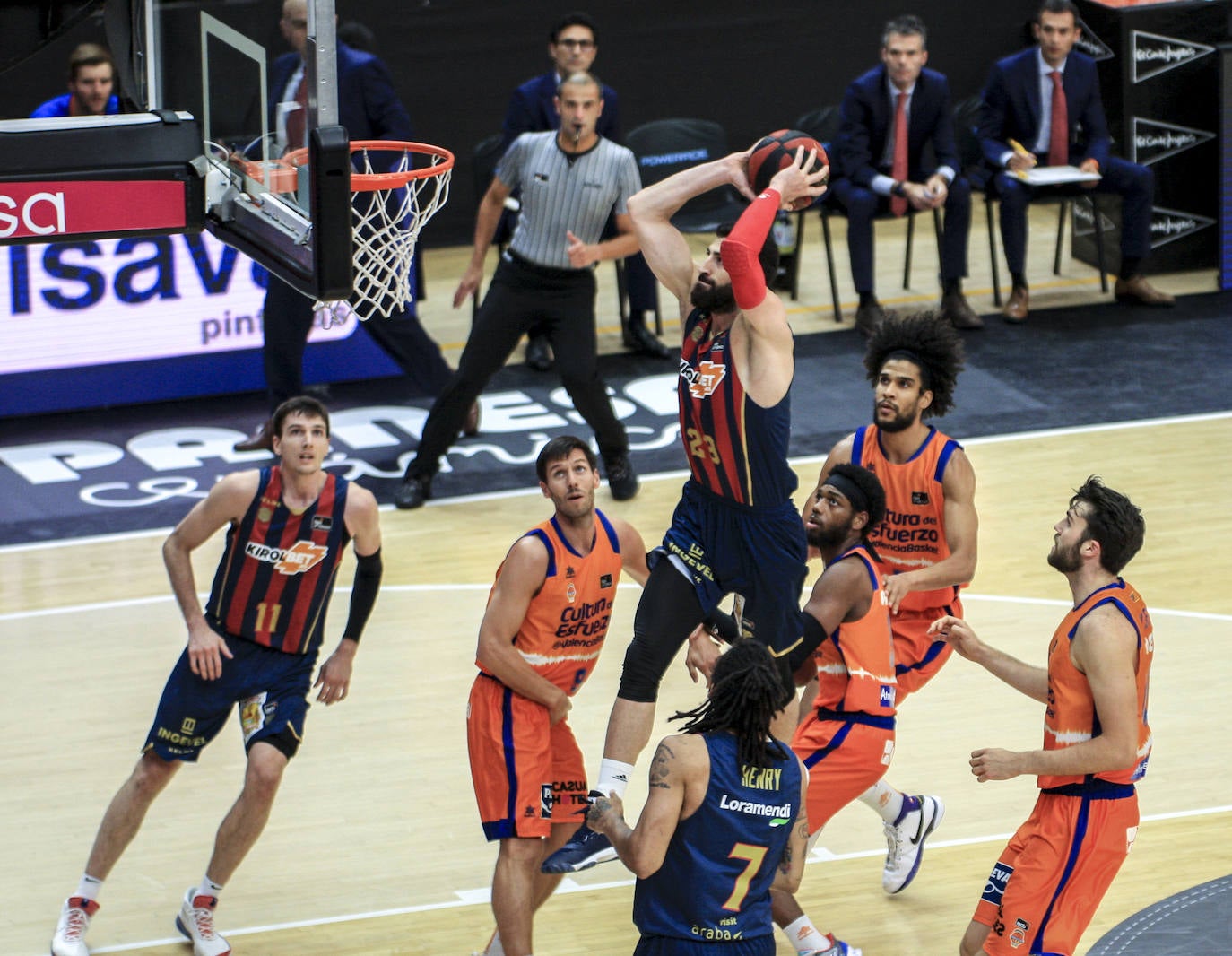 Fotos: Las mejors imágenes del Valencia Basket - Kirolbet Baskonia
