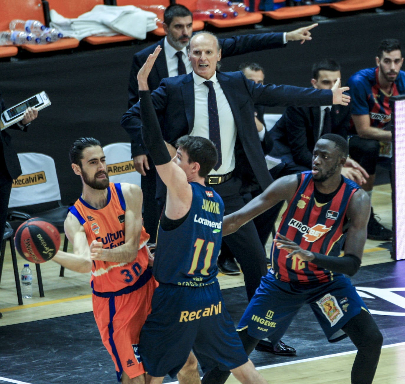 Fotos: Las mejors imágenes del Valencia Basket - Kirolbet Baskonia