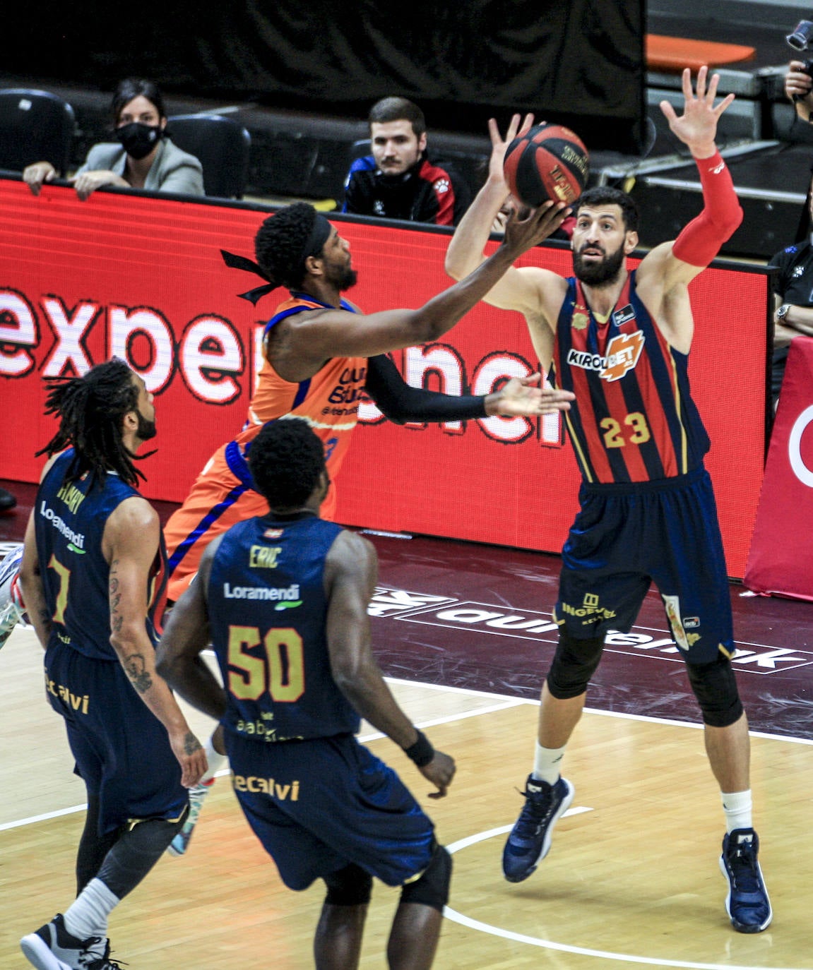 Fotos: Las mejors imágenes del Valencia Basket - Kirolbet Baskonia