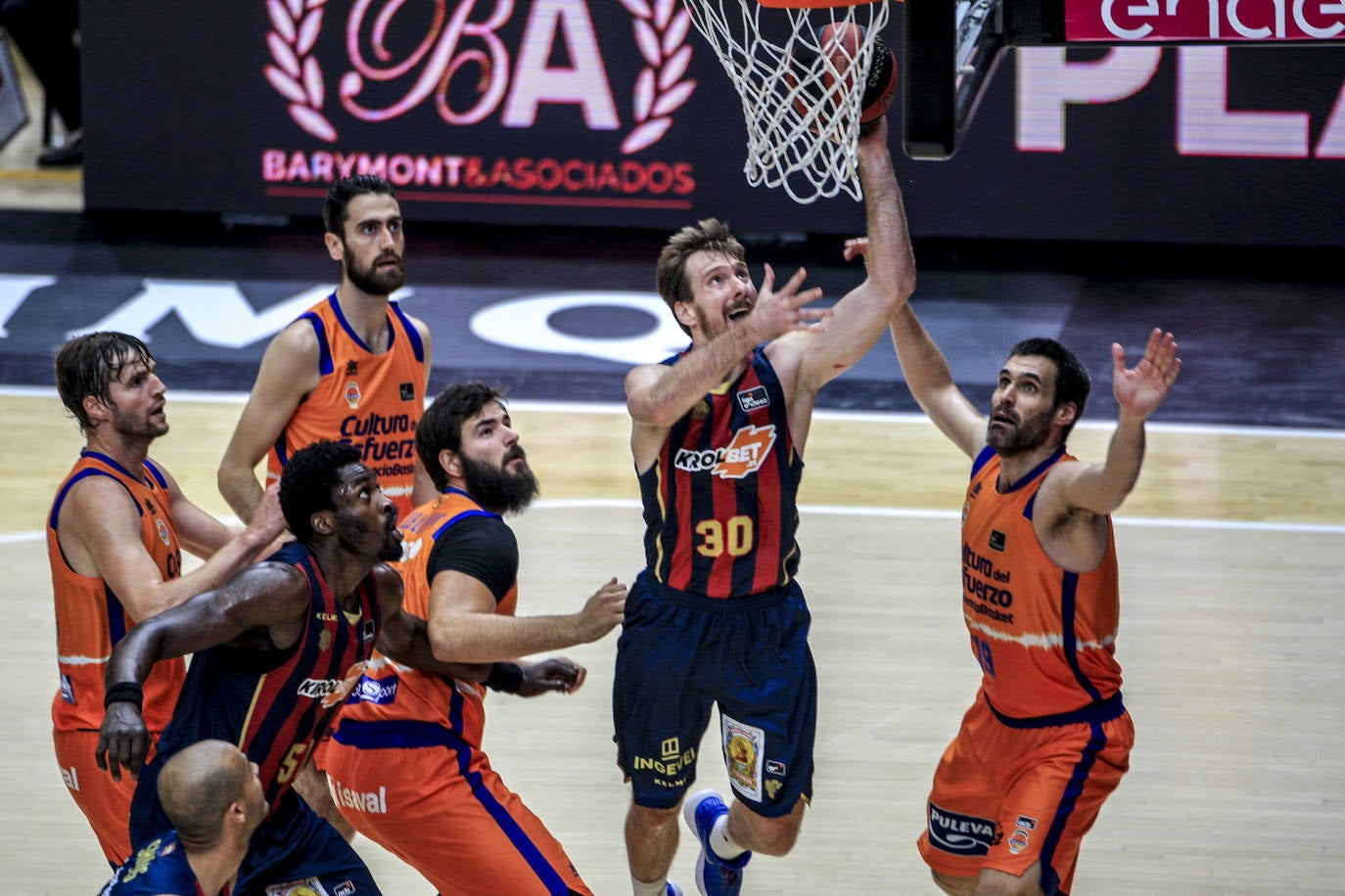 Fotos: Las mejors imágenes del Valencia Basket - Kirolbet Baskonia