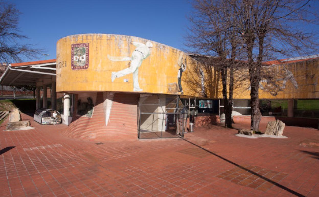 Exterior del polideportivo 'Andra Mari' de Getxo.