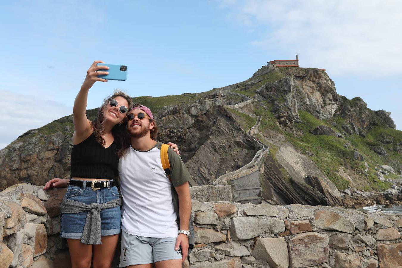 Fotos: Así ha sido la vuelta de los visitantes a San Juan de Gaztelugatxe