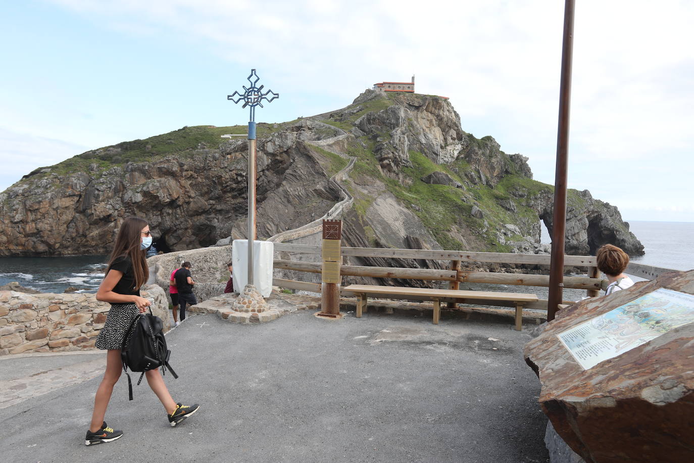 Fotos: Así ha sido la vuelta de los visitantes a San Juan de Gaztelugatxe
